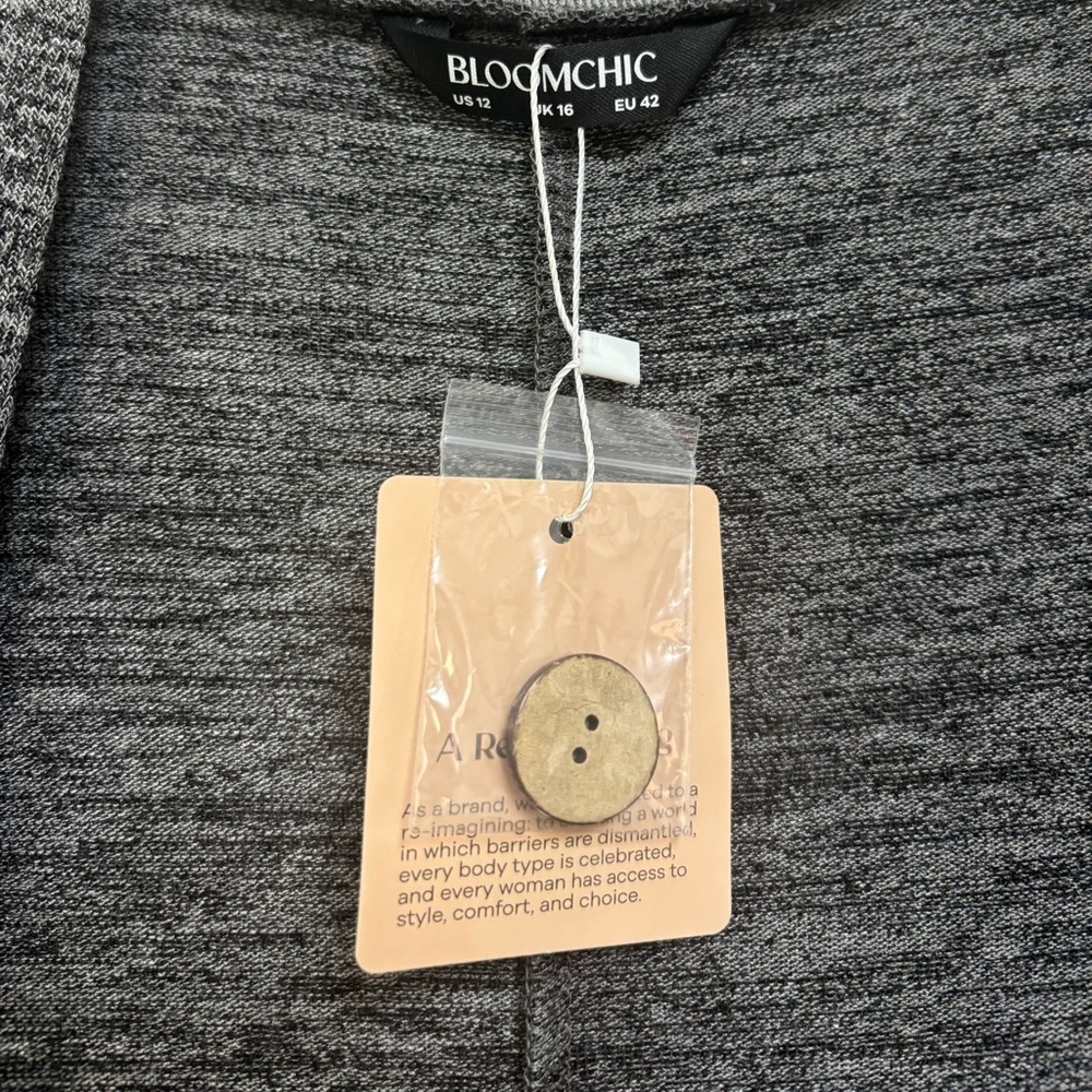Bloomchic Open-Front Button Detail Sweater Gray Women’s Size 12 NEW - Picture 3 of 6